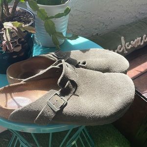 Awesome men’s green Birkenstock Boston Clogs!